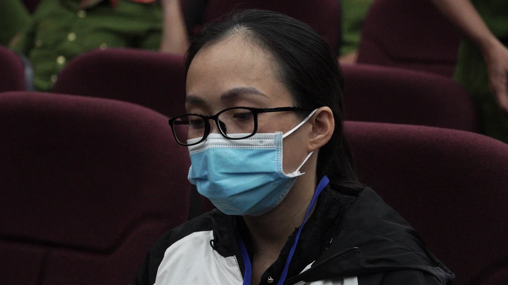 Sau thời gian điều trị tại bệnh viện, bị cáo Mai đã có mặt tại toà, nêu đề nghị thay đổi yêu cầu kháng cáo. Ảnh: HỮU ĐĂNG