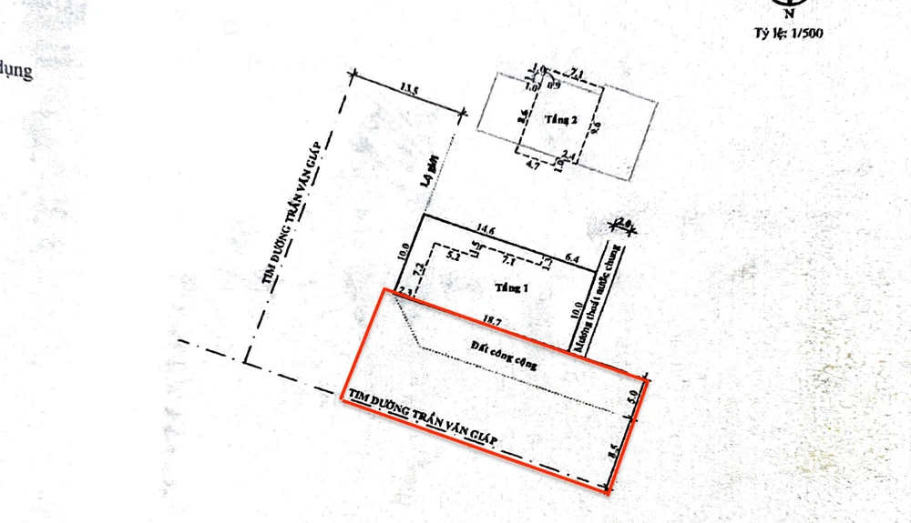 Trên giấy tờ và trên quy hoạch khu vực khoanh đỏ là đất công cộng thuộc khu vực đất làm đường Trần Văn Giáp. Ảnh: HĐ