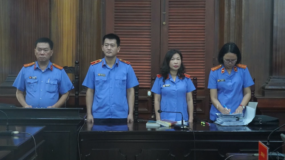 Đại diện VKSND TP.HCM giữ quyền công tố tại toà. Ảnh:HỮU ĐĂNG