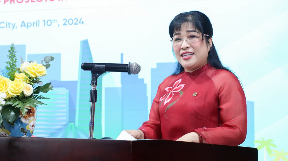 3. ThS. Lưu Thị Thanh Mẫu - Phó Chủ tịch Hội Doanh Nhân Trẻ Việt Nam, Phó Chủ tịch Hiệp hội Bất Động sản TP. HCM, Tổng giám đốc Phuc Khang Corporation phát biểu tại hội thảo.jpeg