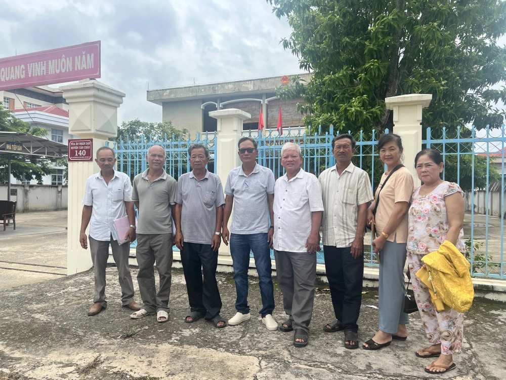 người dân trồng mía