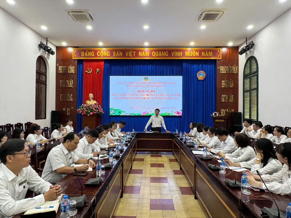 tạm ứng án phí