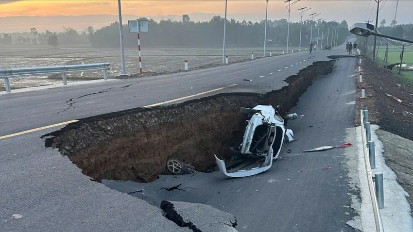 sụt lún đường