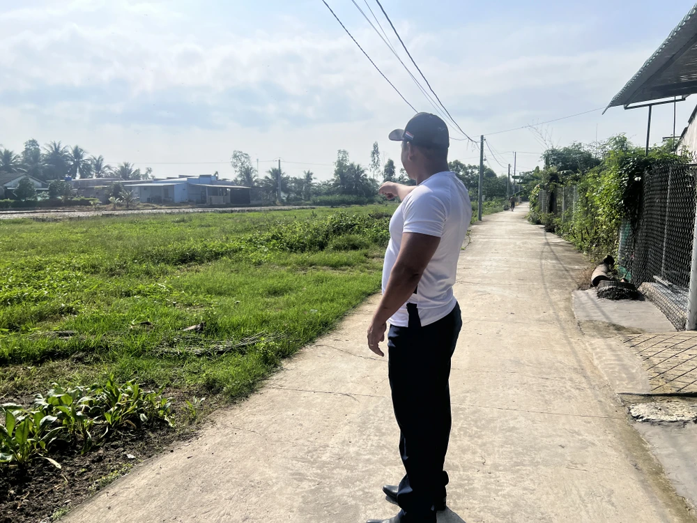 Hiến đất mở đường