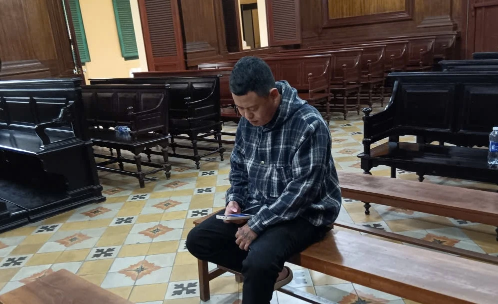 hạ nhục vợ cũ