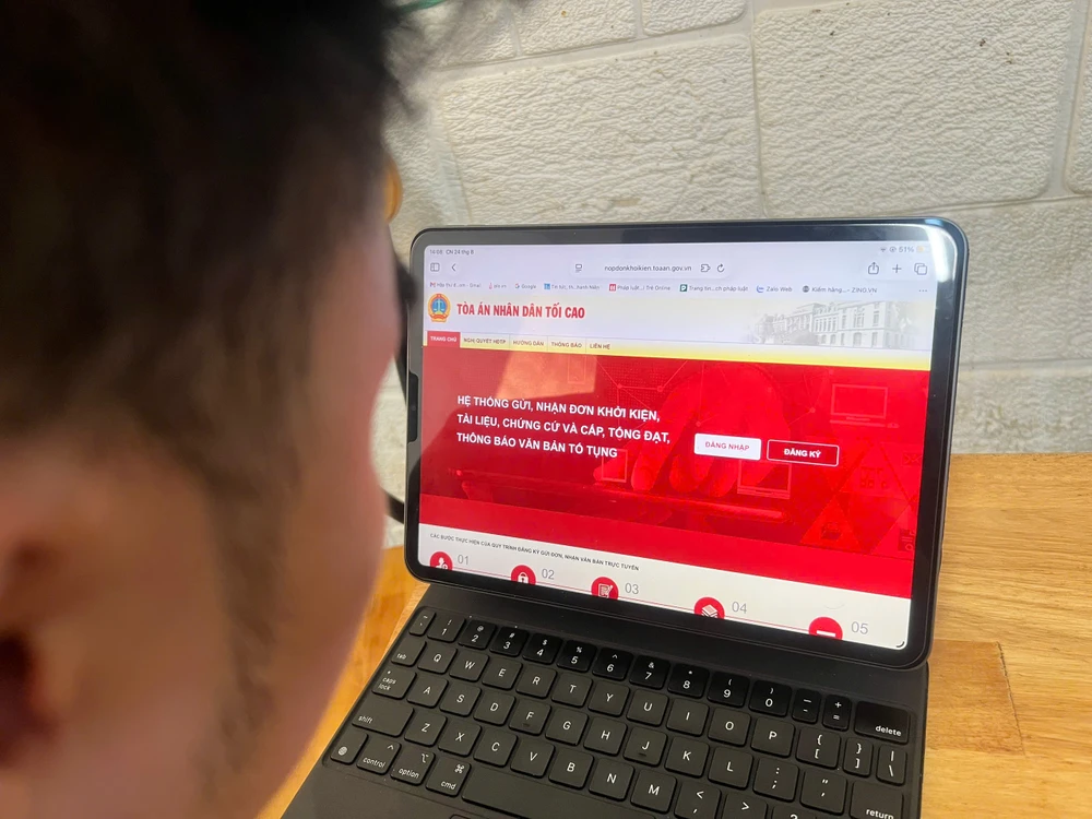 Khởi kiện online