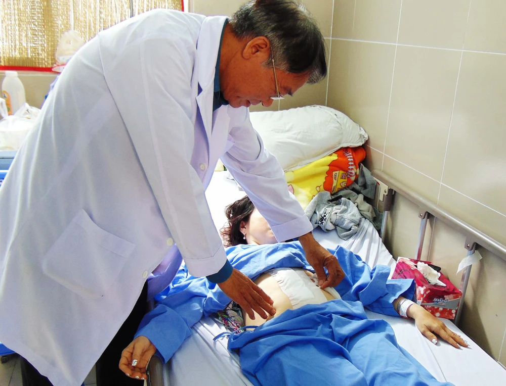 Bệnh viện quận 11 lần đầu phẫu thuật ca đứt đôi lá lách ảnh 1