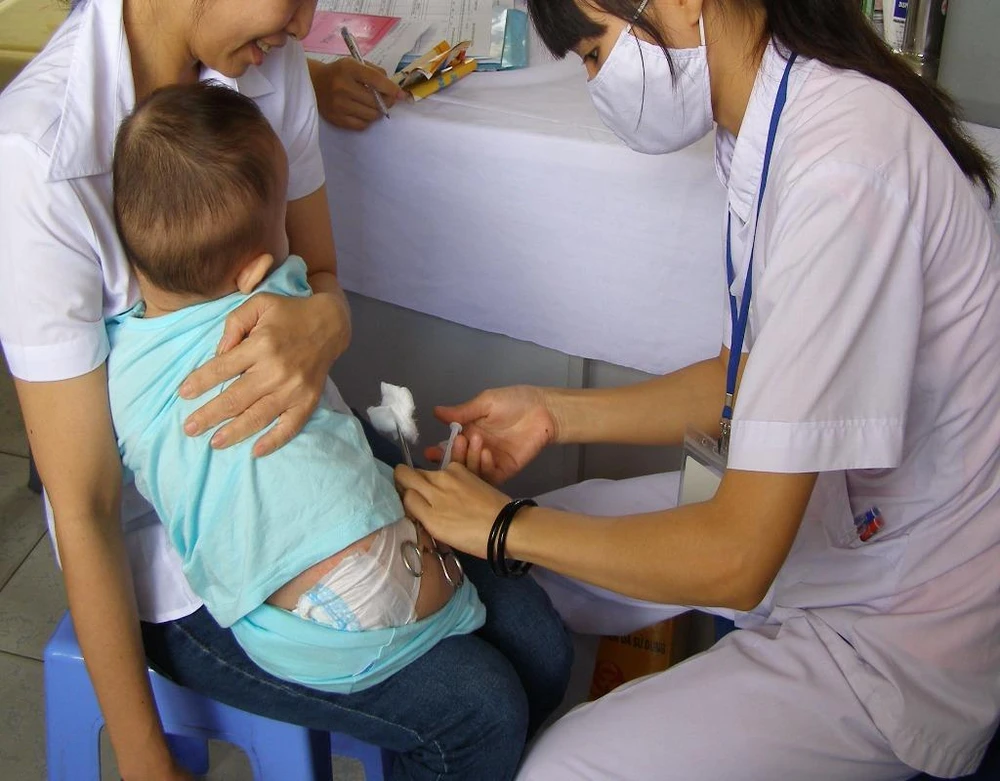 Trẻ cần được tiêm vaccine đầy đủ để phòng ngừa bệnh ho gà.