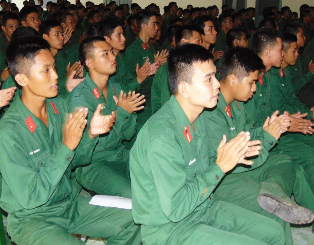 Chiến sĩ mới TP.HCM đang học tập và rèn luyện tại Trung đoàn bộ binh 271. 