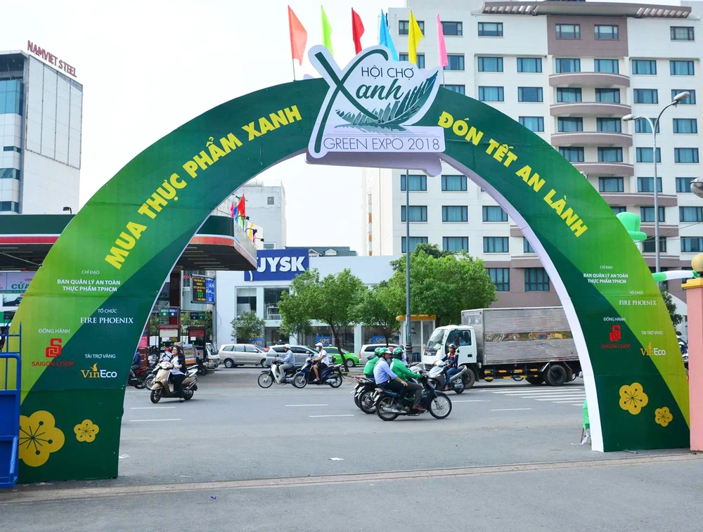 Rau tươi rói, thịt đỏ au tại Hội chợ xanh 2018 ảnh 1