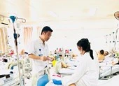 Sập giàn giáo công trường, nữ công nhân đứt gần hết cổ