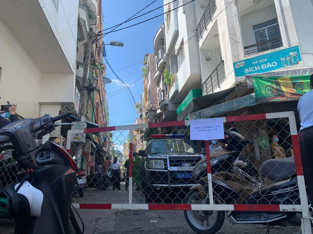 Phong tỏa hẻm 287 Nguyễn Đình Chiểu vì ca nghi mắc COVID-19 ảnh 3