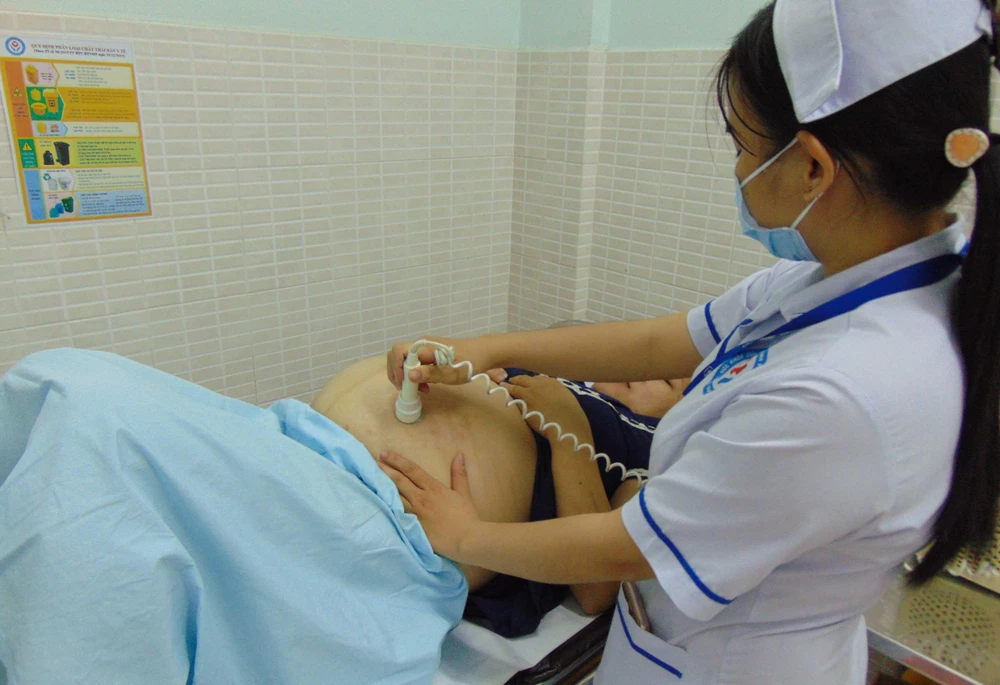 Phụ nữ nên có con trước tuổi 35. Ảnh: TRẦN NGỌC