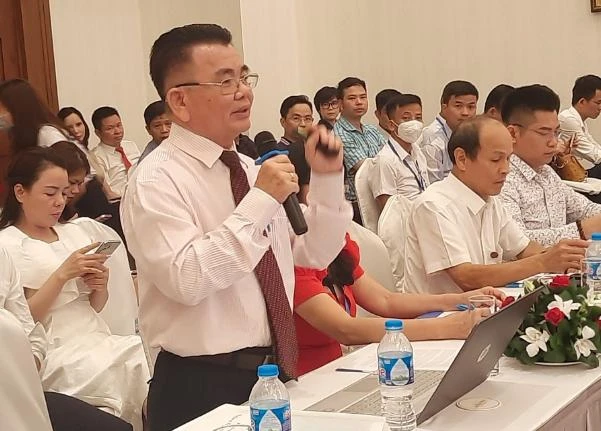 Ông Đào Cảnh Tuất đang góp ý hợp tác công - tư trong lĩnh vực y tế. Ảnh: TRẦN NGỌC