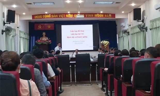 Buổi đối thoại giữa Sở Y tế TP.HCM và các doanh nghiệp cung ứng thuốc. Ảnh: SỞ Y TẾ