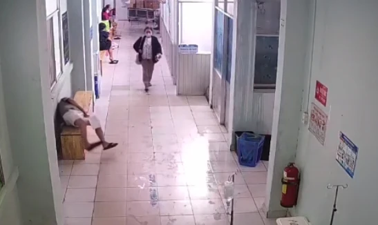 Ông T gục xuống do nhồi máu cơ tim cấp. Ảnh: BVCC