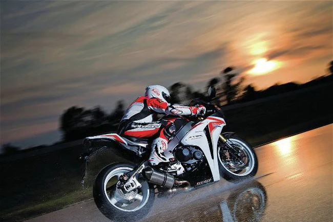 Cách tránh cảm giác đau lưng khi lái môtô 3