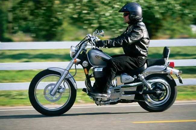 Cách tránh cảm giác đau lưng khi lái môtô 2