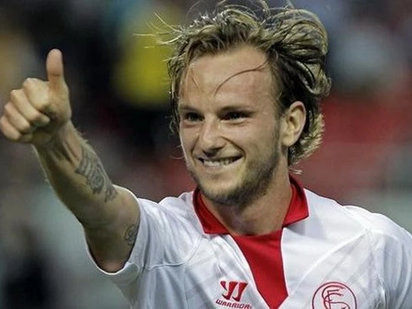 Arsenal lại khiến HLV Wenger sầu lòng ảnh 5