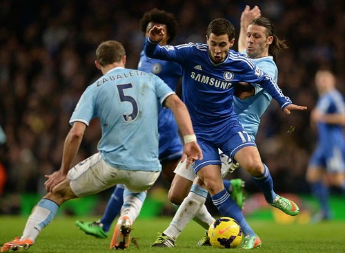 Hazard (giữa) tỏa sáng trong trận đại chiến với Man City