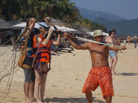 Du xuân 2014: Những điều vui, buồn… cười! ảnh 6