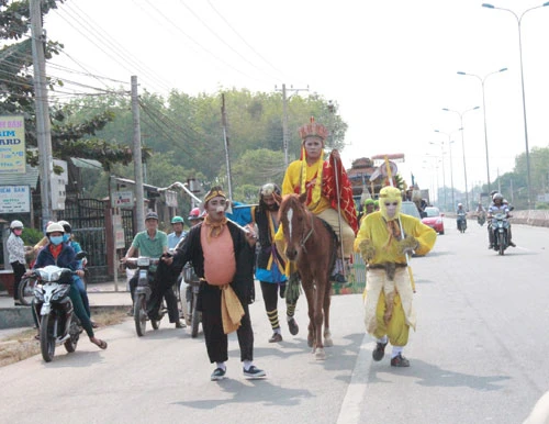 Thầy trò Đường Tăng đưa đám tang gây “náo loạn” giao thông