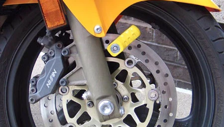 Đừng quên mở khóa đĩa khi lái xe!