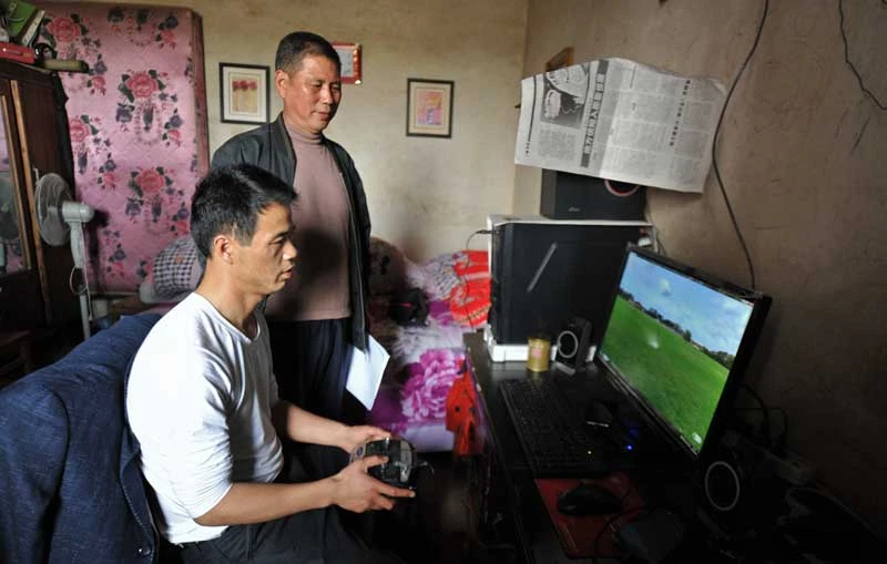  Nông dân chế máy bay để... phun thuốc trừ sâu ảnh 4