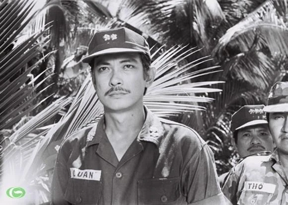 Ván bài lật ngửa, Chánh Tín