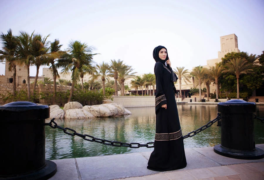 Lý Nhã Kỳ hóa phụ nữ Dubai đầy bí ẩn ảnh 10