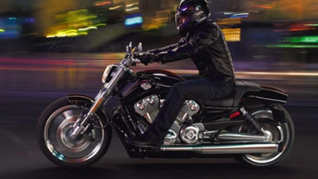 Bí quyết lái môtô an toàn vào ban đêm