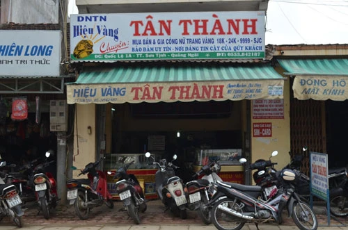 Trộm đột nhập tiệm vàng 1