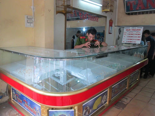 Trộm đột nhập tiệm vàng 