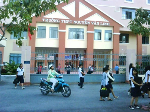 Học sinh muốn đi vệ sinh phải… làm đơn ảnh 3