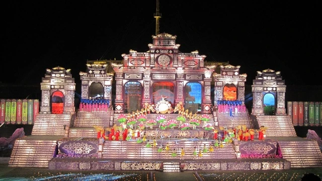 Sắc màu năm châu giữa cố đô Huế ảnh 1