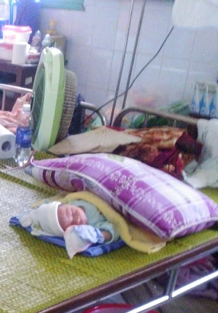 Bé sơ sinh con của bà mẹ&nbsp;14 tuổi