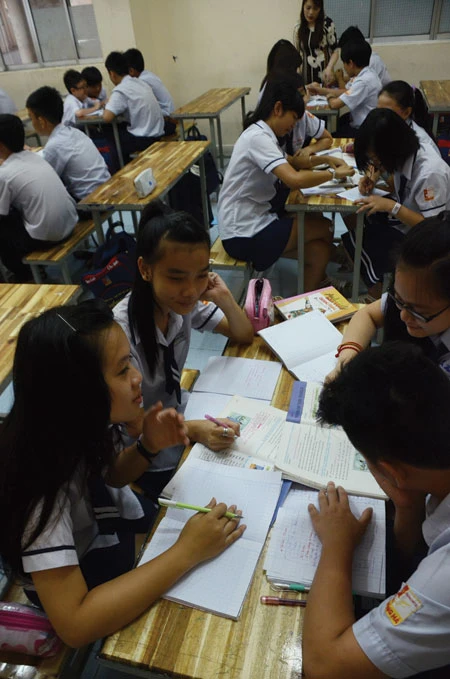 Thi tuyển vào lớp 10 tại TP.HCM:Cuộc đua căng thẳng ảnh 2