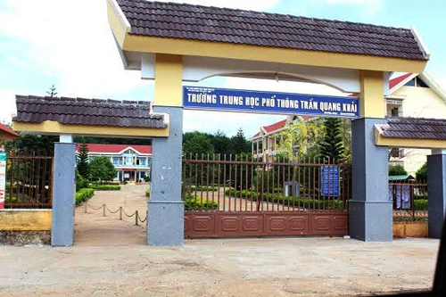 thầy giáo, học sinh, đuổi