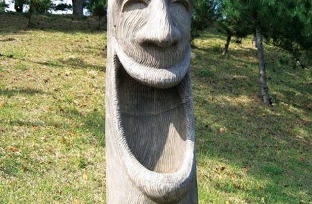 Một trong những tượng gợi hình trong công viên Haesindang, Hàn Quốc. Ảnh: TL