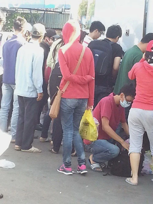 Hàng ngàn người tấp nập đổ về Sài Gòn sau lễ