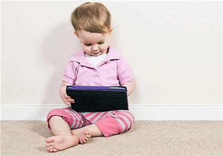 Chơi trên iPad khiến trẻ nói kém!