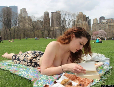 ảnh đẹp, ngực trần, đọc sách