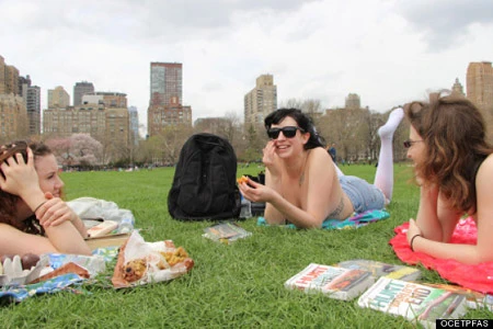 ảnh đẹp, ngực trần, đọc sách