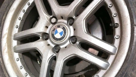 Phanh đĩa dễ bị mòn, xước khi xe đi dưới trời mưa Phanh đĩa dễ bị mòn, xước khi xe đi dưới trời mưa