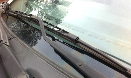 Để ý chế độ làm việc của cần gạt nước, khi phát hiện hư hỏng thì cần sớm thay thế Để ý chế độ làm việc của cần gạt nước, khi phát hiện hư hỏng thì cần sớm thay thế