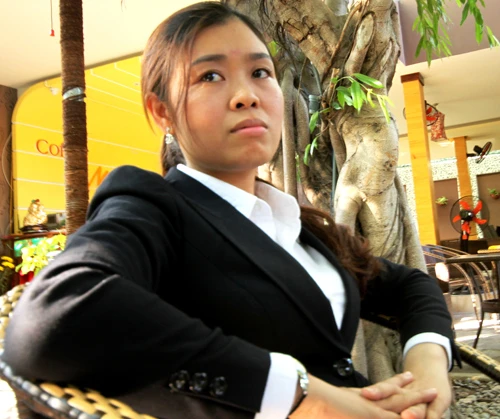 Chị Dương Thanh Thủy, vợ anh Nguyễn Văn Dương, kiểm ngư viên tàu 767 đang bảo vệ chủ quyền Việt Nam ở khu vực Trung Quốc cắm giàn khoan Hải Dương - 981. Ảnh: Việt Nữ. vo-kiem-ngu-1-1869-1400135785.jpg