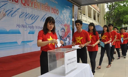 yêu nước, chủ quyền, biển đảo, biển Đông, Trường Sa, Hoàng Sa, thiêng liêng, chào cờ, quốc ca