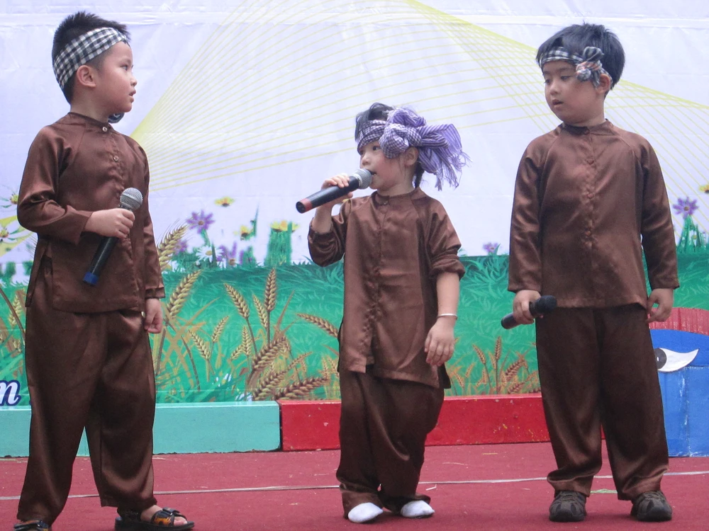 Ngộ nghĩnh nghe trẻ mầm non hát dân ca ảnh 7