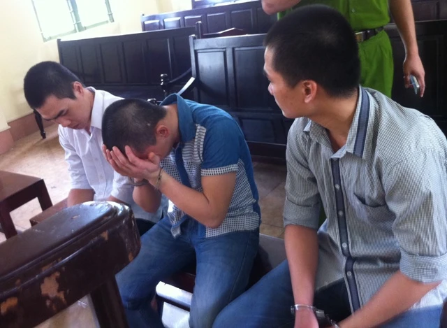 Vụ ép bạn học cầm xe trả nợ do thi hộ bị lộ: Ba bị cáo sẽ kháng cáo ảnh 1