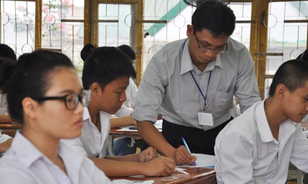 Hà Nội, nghiêm cấm, giám thị, uống bia, thi tốt nghiệp, rác, phao thi